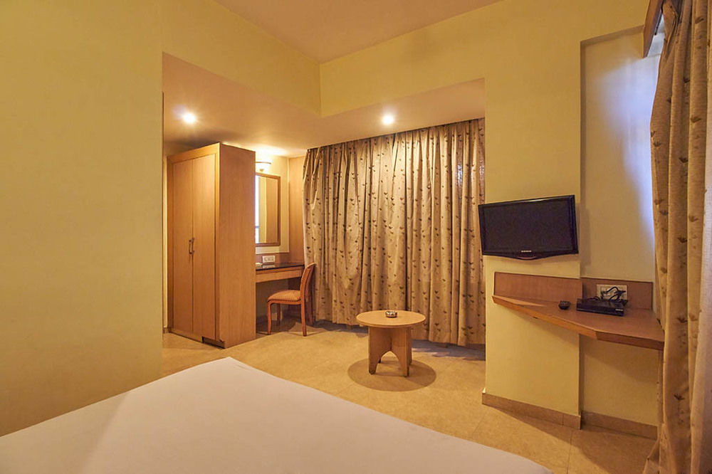 Roopa 3*