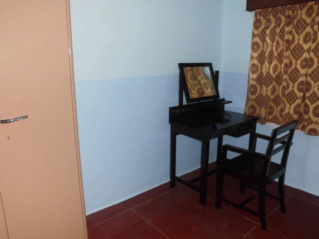 Dasaprakash Hotel *