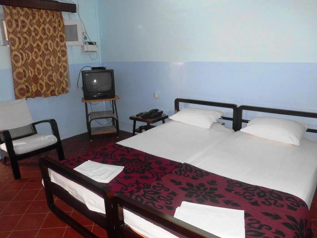 Dasaprakash Hotel *