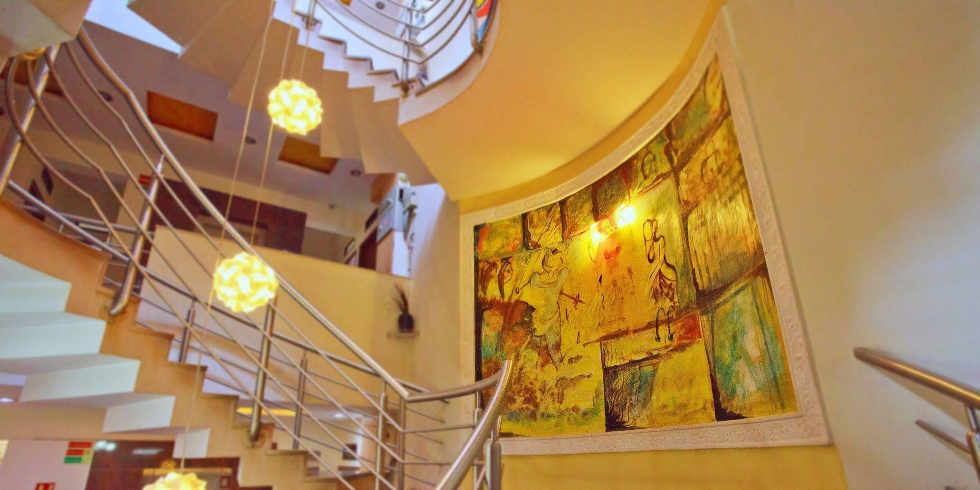 Aishwarya Residency 2*