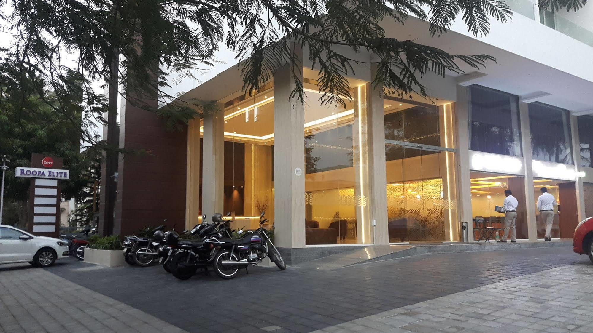 Roopa Elite Hotel 4*