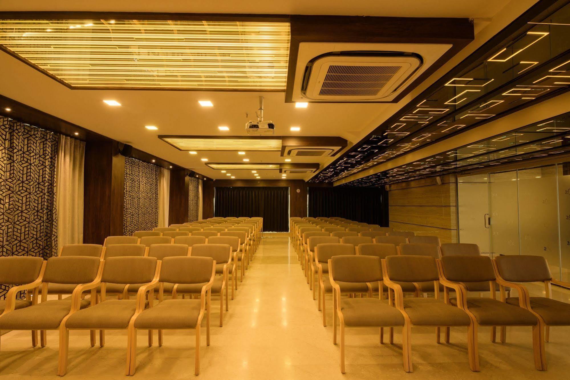 Hotel Roopa Elite 4*