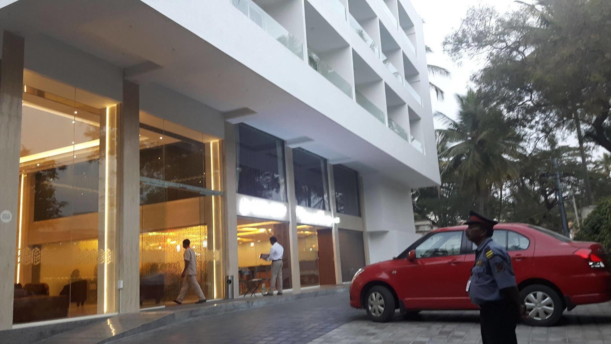 Roopa Elite