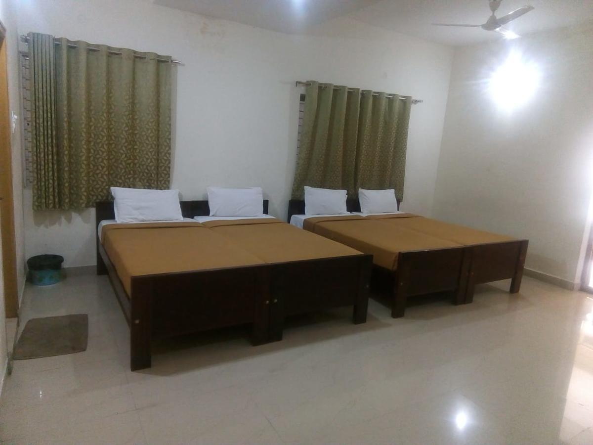 Comforts Hostel *