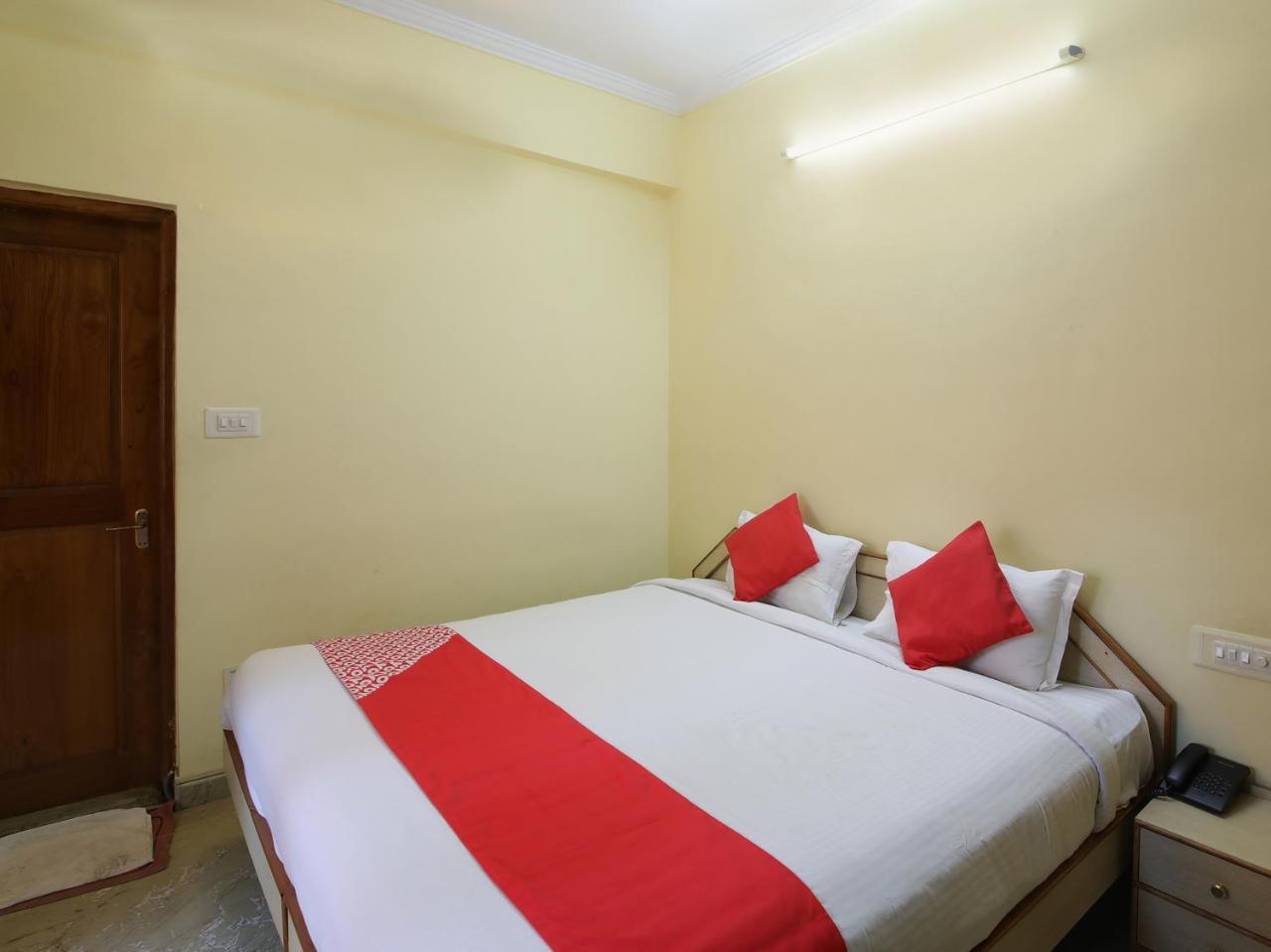 Oyo 22778 Mk Greens Hotel