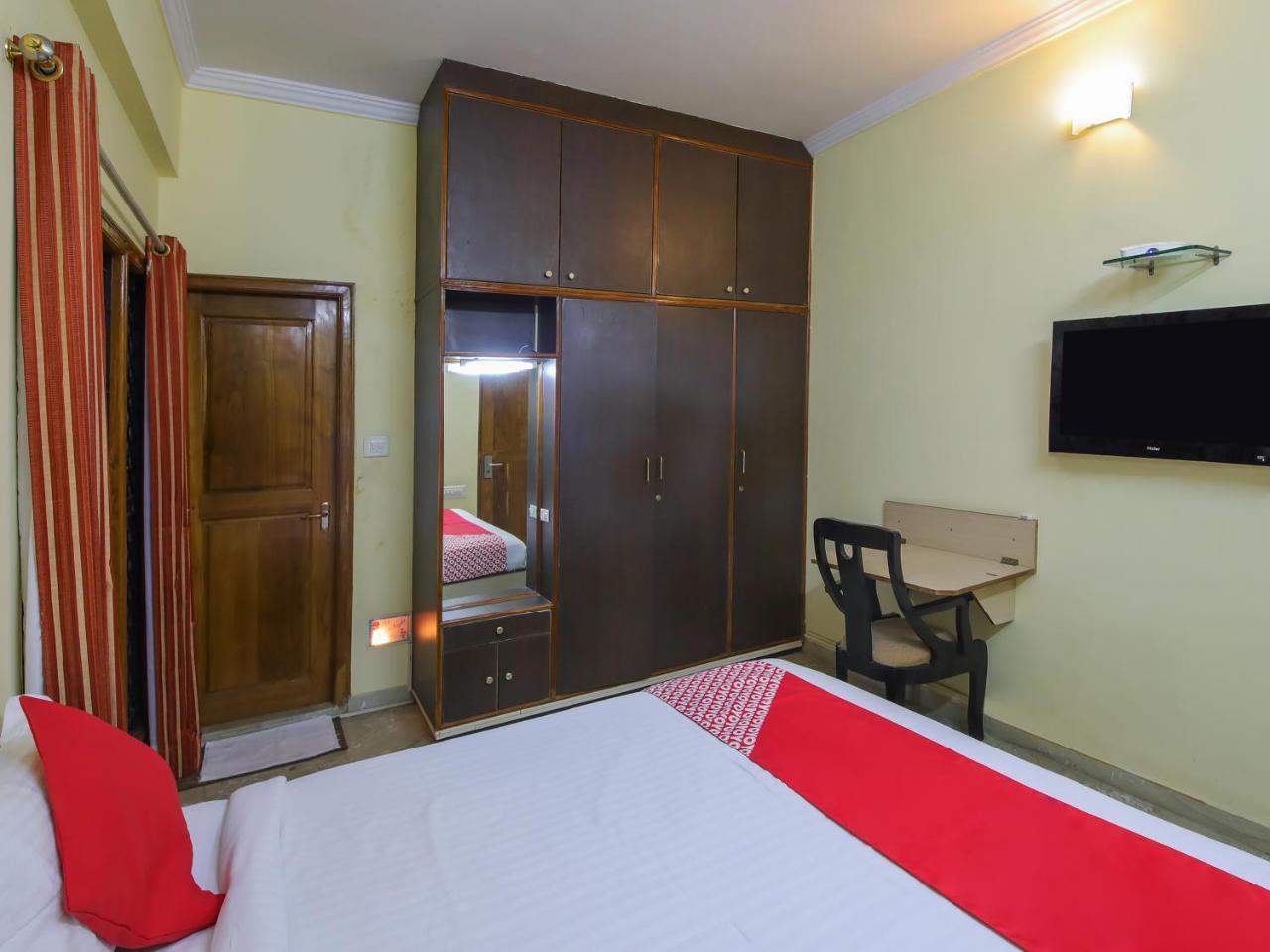 Oyo 22778 Mk Greens Hotel