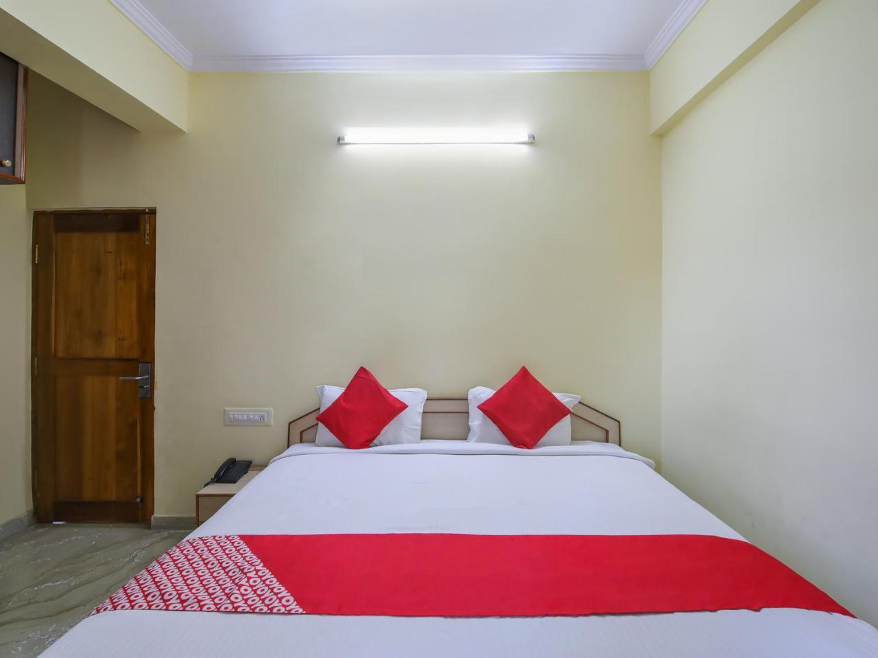 Oyo 22778 Mk Greens Hotel 3*