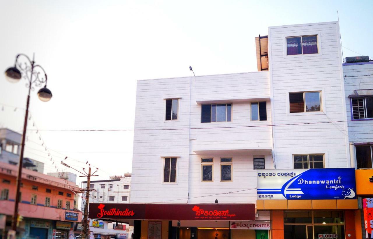 Hotel Dhanawantri Comforts