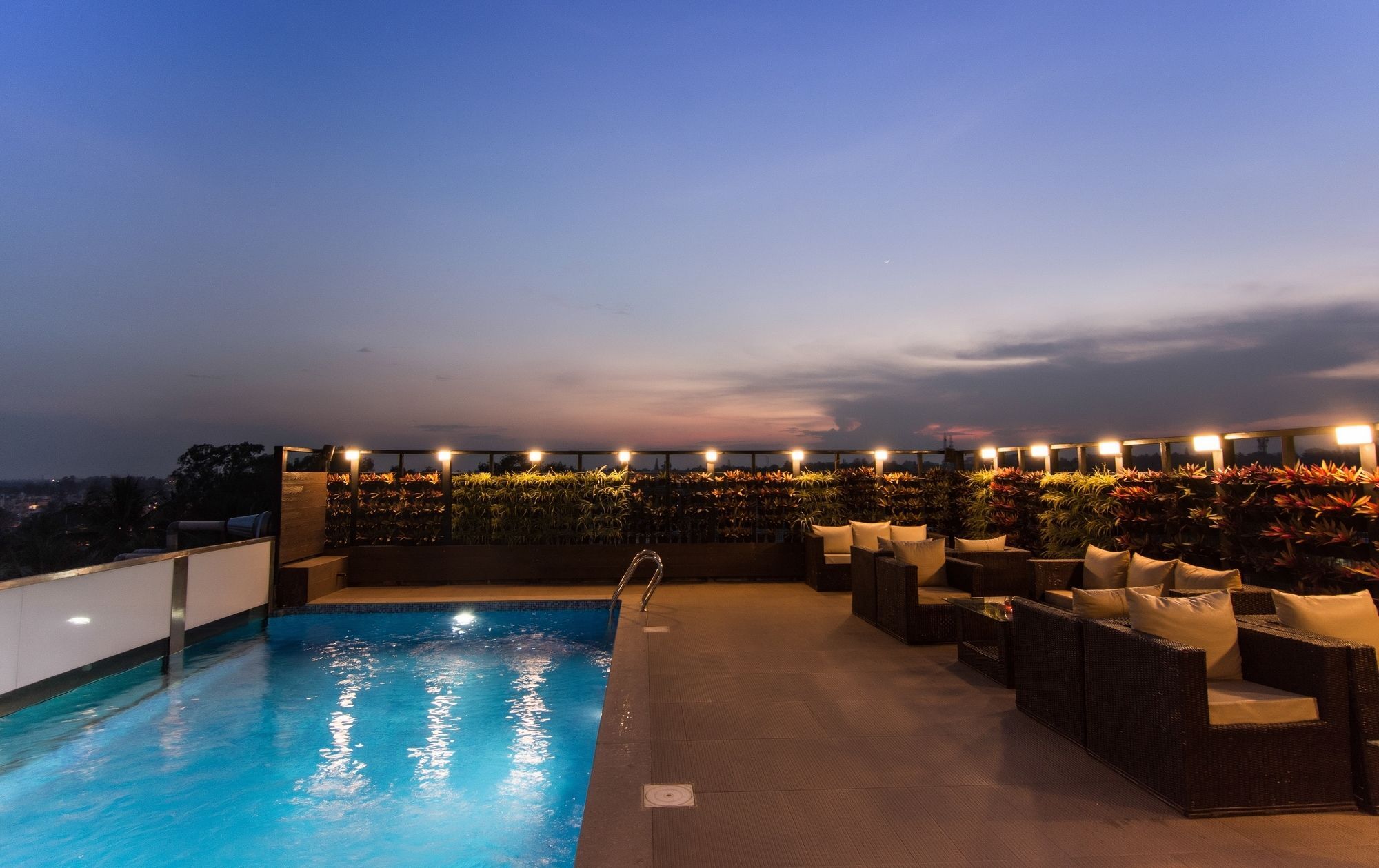 Roopa Elite Hotel 4*