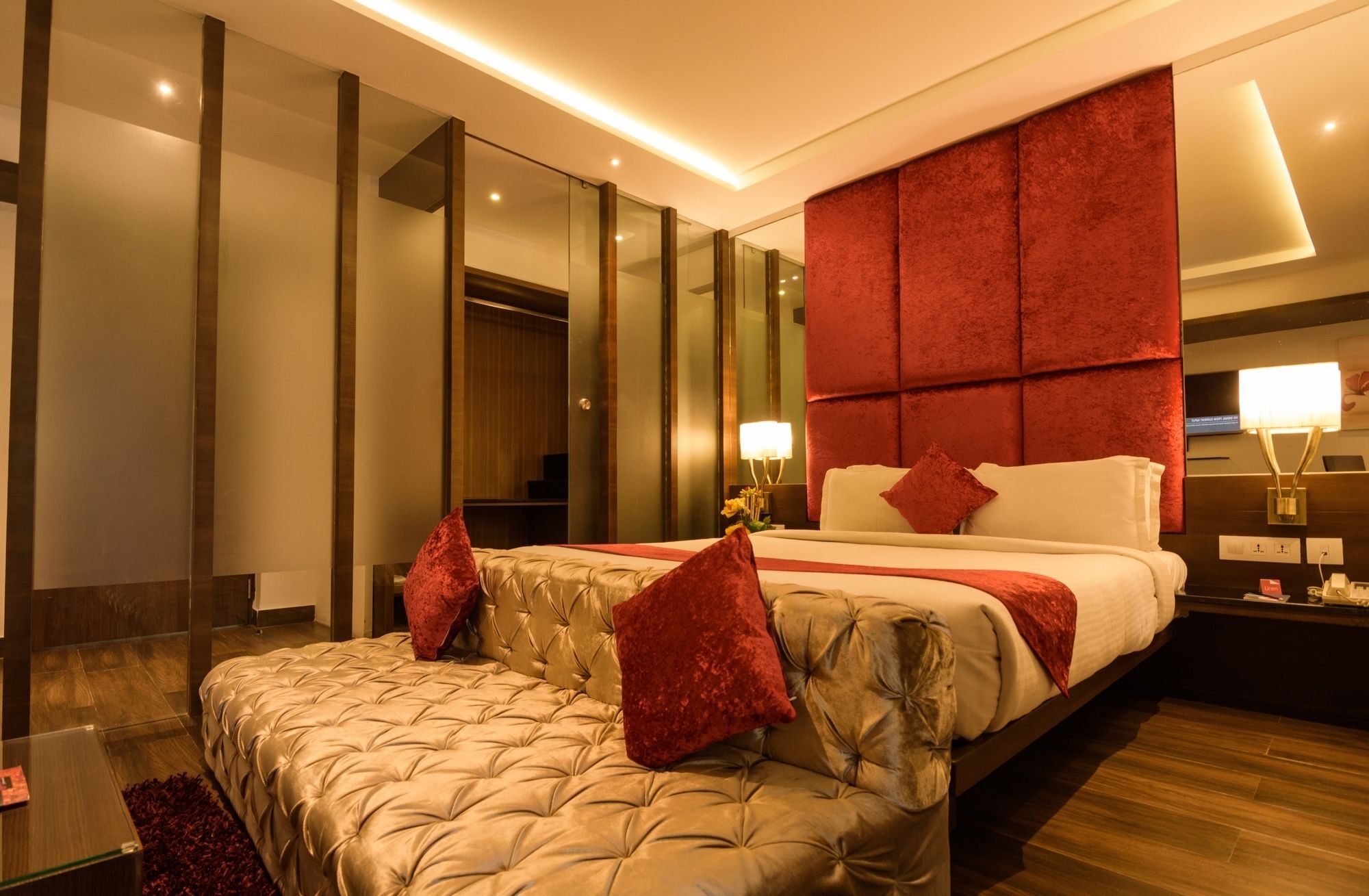 Roopa Elite Hotel 4*
