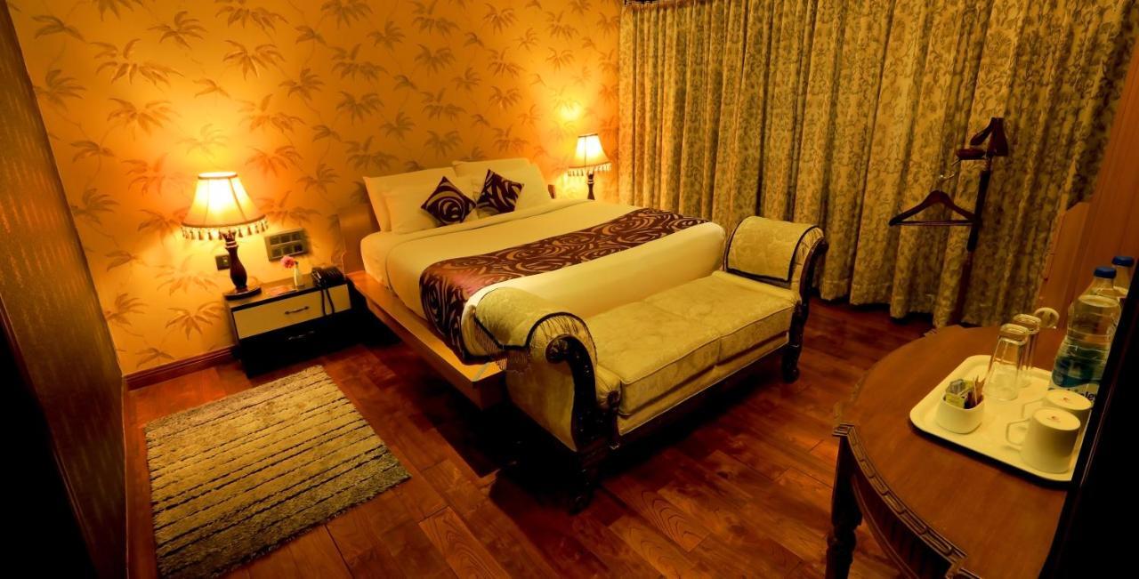 Resort Jal Mahal And